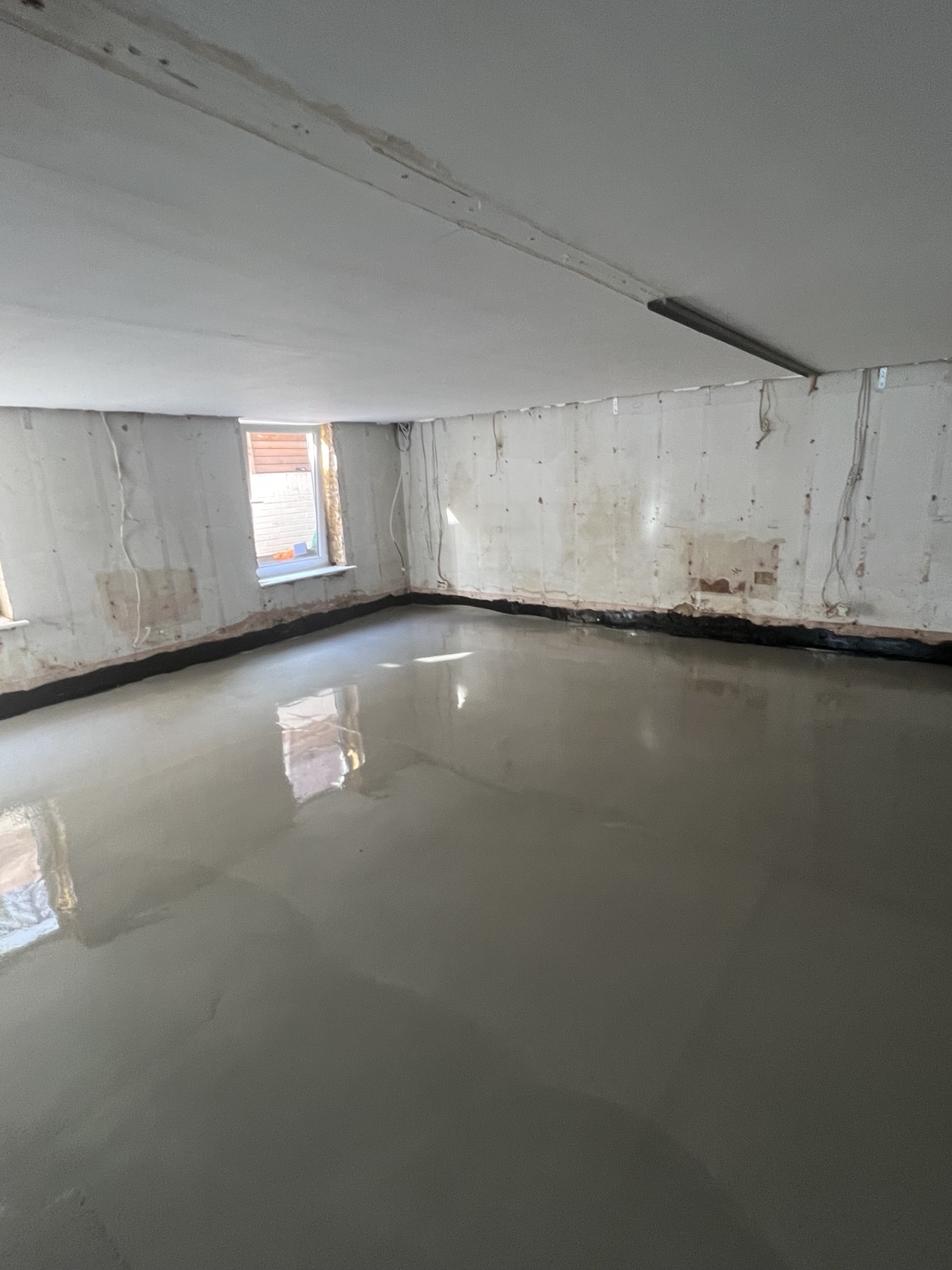 Floor preparation and levelling stage